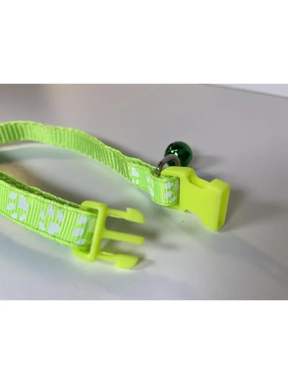 Green Pet Collar for Cats and Small Dogs Adjustable Pet New with Jingle Bell!